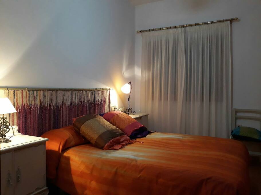 Dormitorio principal con vistas al sur.
