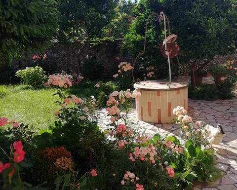 Flowers' Home - Centre