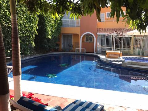 Quinta Laura. Paddle tennis court, pool with jacuzzi