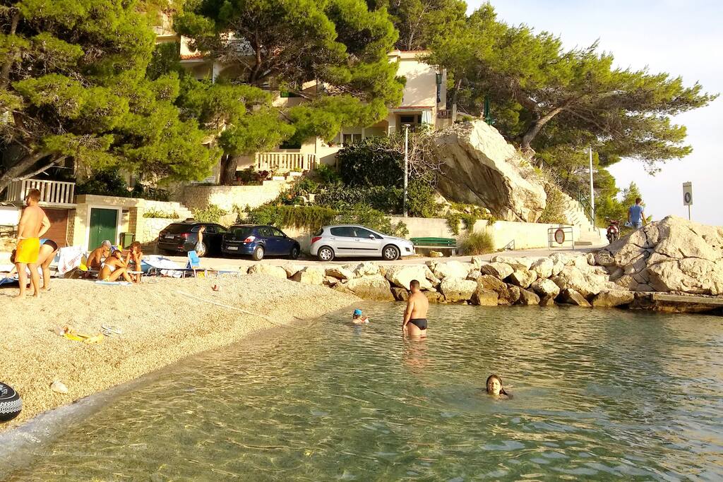 Right on the beach + parking