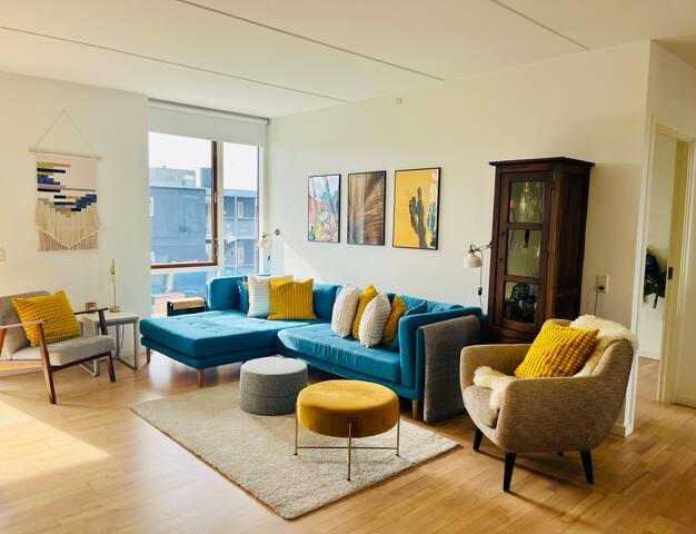 BEST LOCATION ON THE WATER! gallery image 4