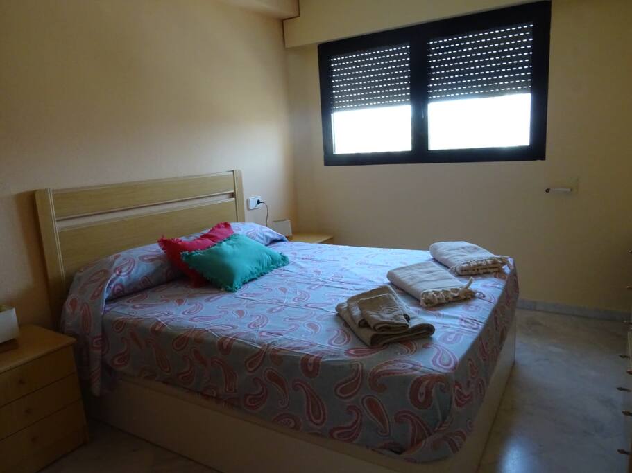 habitación con armario empotrado , ideal para 2 personas