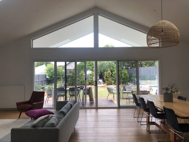 Jan Juc Home with a Pool gallery image 3