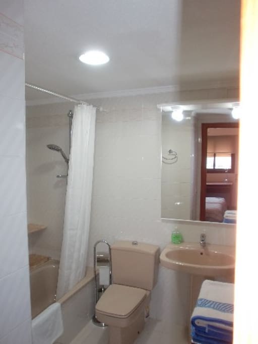 Baño privado incorporado -completo-