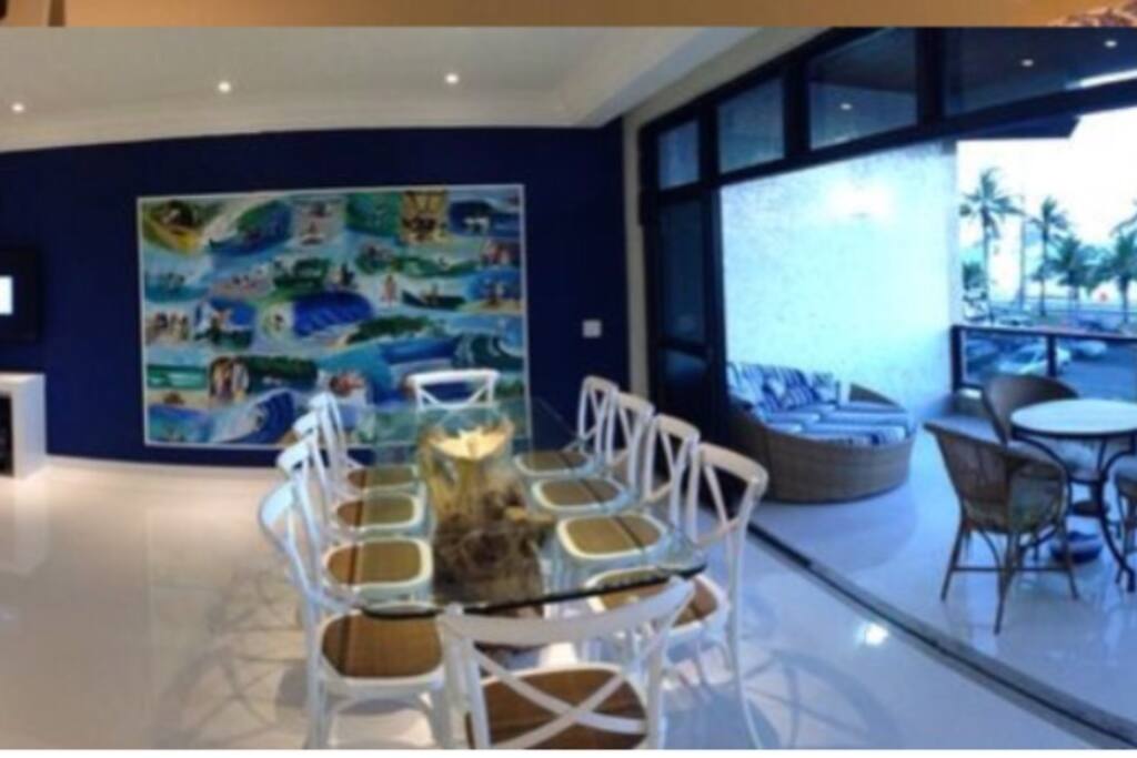 Sala de jantar e varanda integrada
