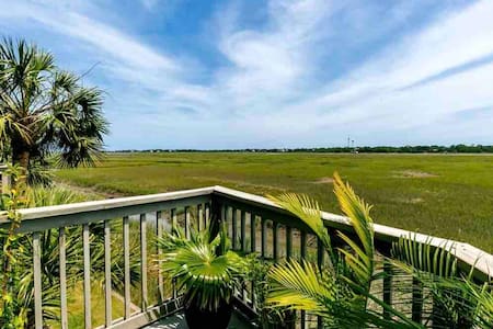 Little Oak Island Retreat