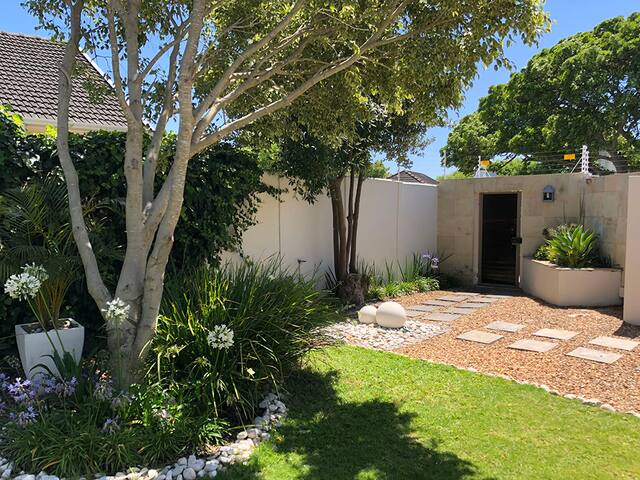 Constantia Family Home gallery image 4