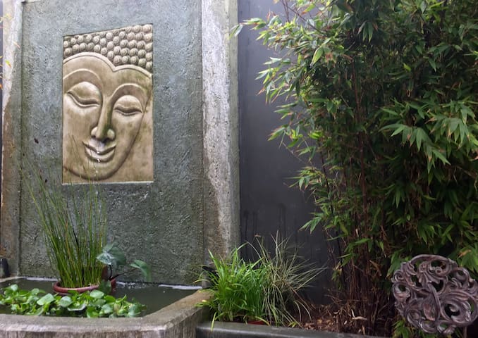 Seaside Cottage and Private Zen Spa