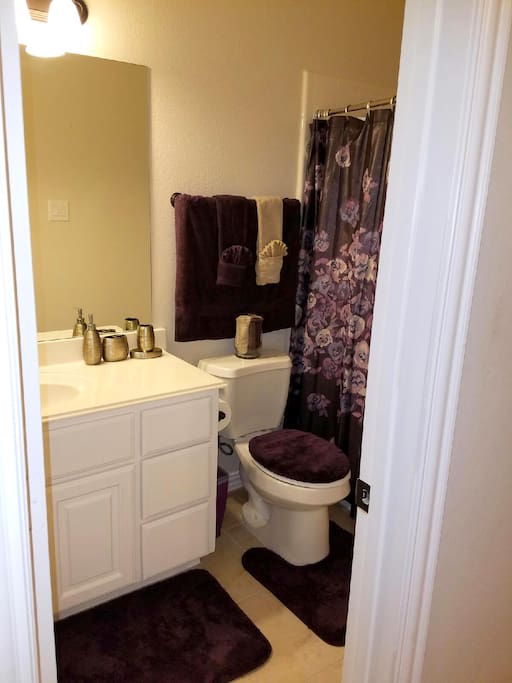 Private Bathroom with Tub/Shower