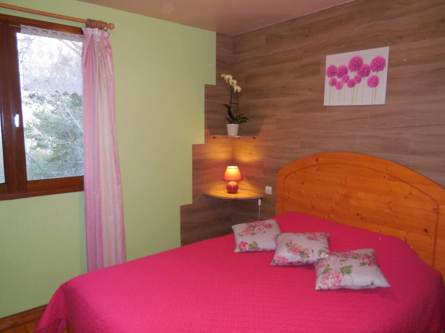 Chambre avec lit double