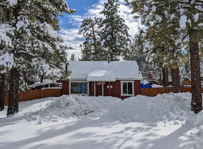 Lamplight Cabin | Lake+Village | Hot Tub | Pets 🐶