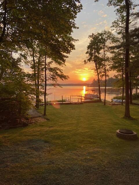 Private & Secluded - Lake front cabin on Fife Lake