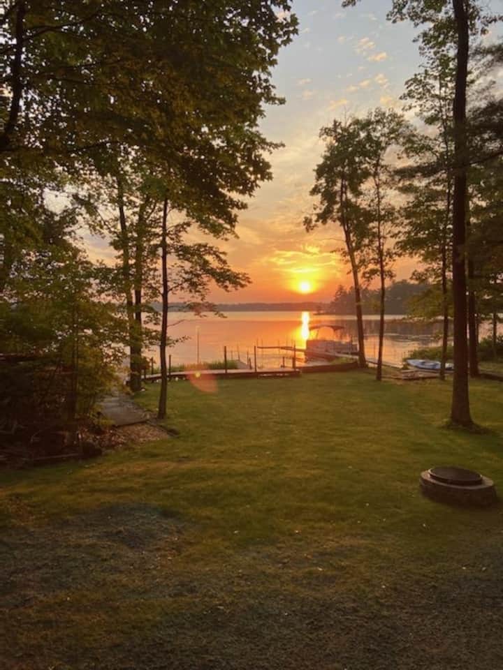 Private & Secluded - Lake front cabin on Fife Lake