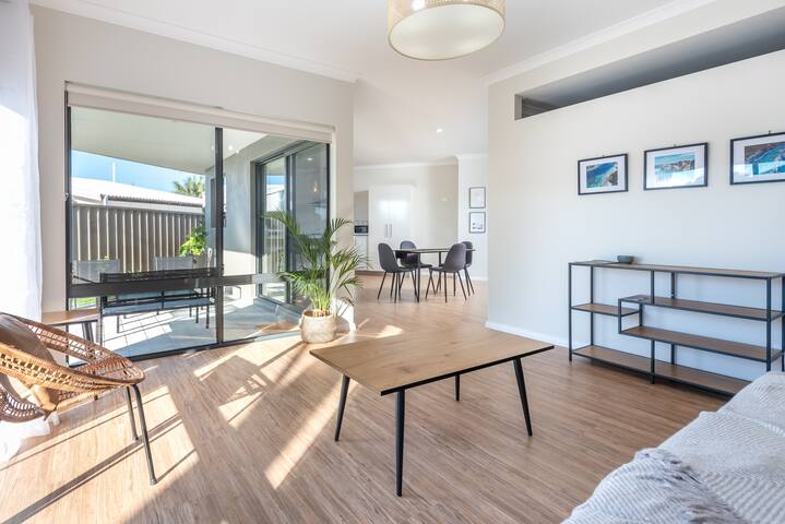 • SEA TO TOWN HOMESTAY •