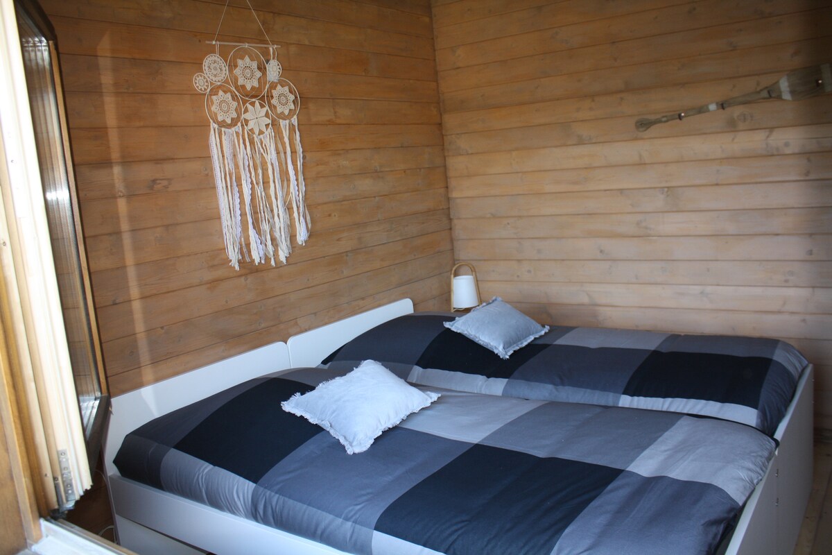 חדר עם 2 מיטות יחיד