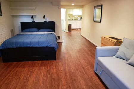 Large Upscale Private Studio with Great Location