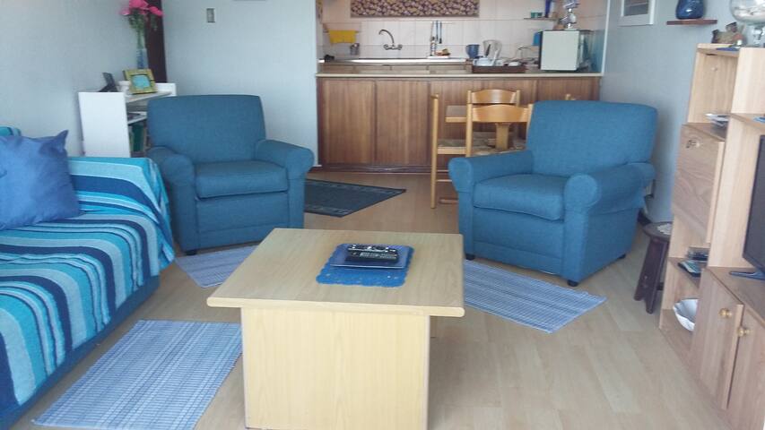 Beachfront apartment with Stunning view. gallery image 2