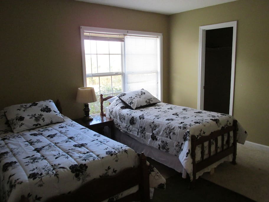 Bedroom #2 - 2 single beds