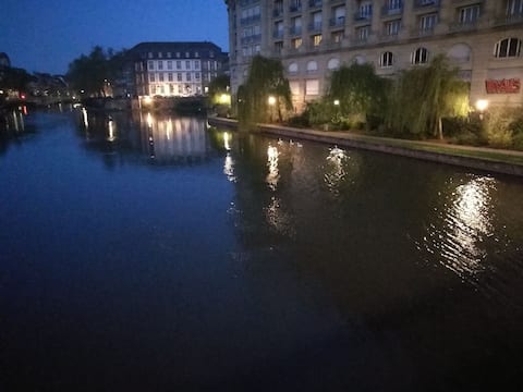 Grand studio, confortable et calme avec parking