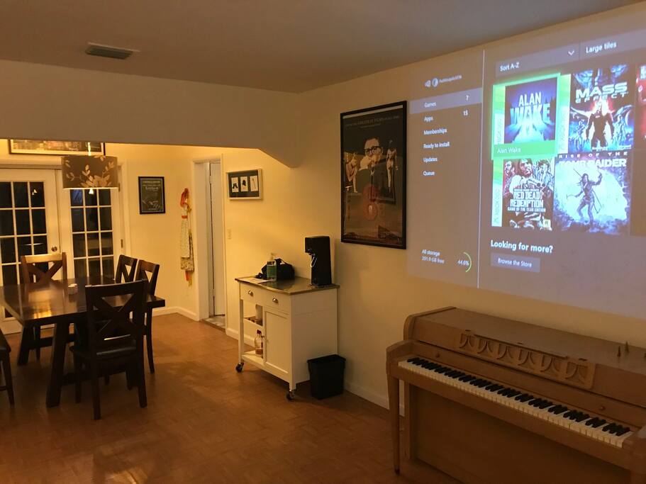 Living room/dining area