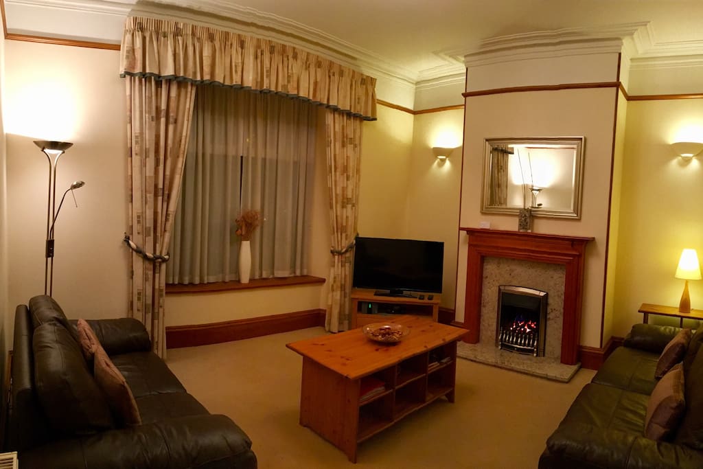 The lounge is extremely spacious with a sofa bed, fire, and everything you would need to enjoy relaxing, watching television, dvds or surfing the web after a day sight seeing or working in and around the city.
