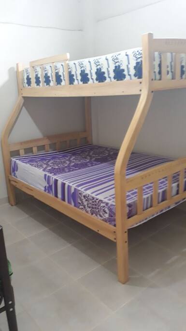 Los cuartos tienen camas literas