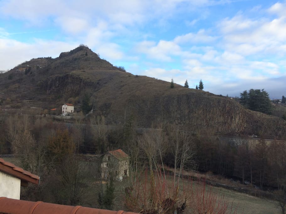 La Borne au fond de la vallée, petite rivière à découvrir les chaudes journées d'été