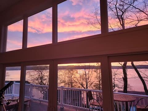 Lake House-Sunset Views-HOT TUB-Couples Retreat