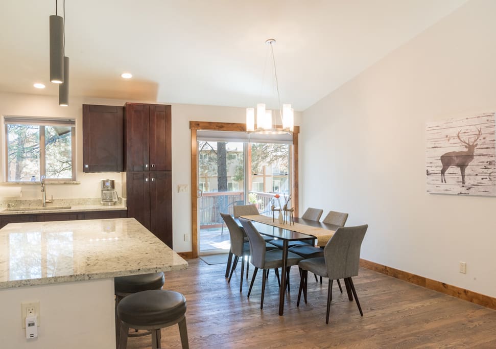 Dining room with seating for 6!