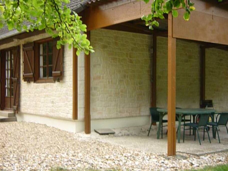 EXTERIEUR AVEC SALON DE JARDIN