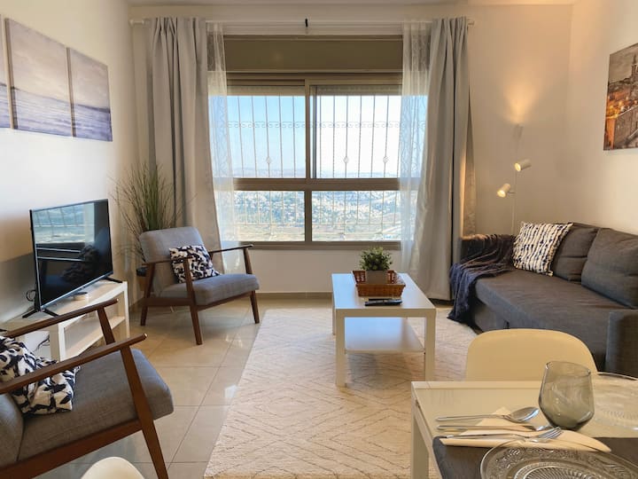 3 Br Penthouse In Givat Shaul W/ Stunning Balcony! - Jerusalem