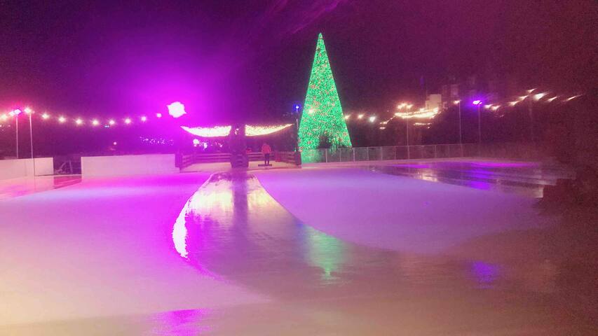 Town centre loft room mins walk to beach shops bar