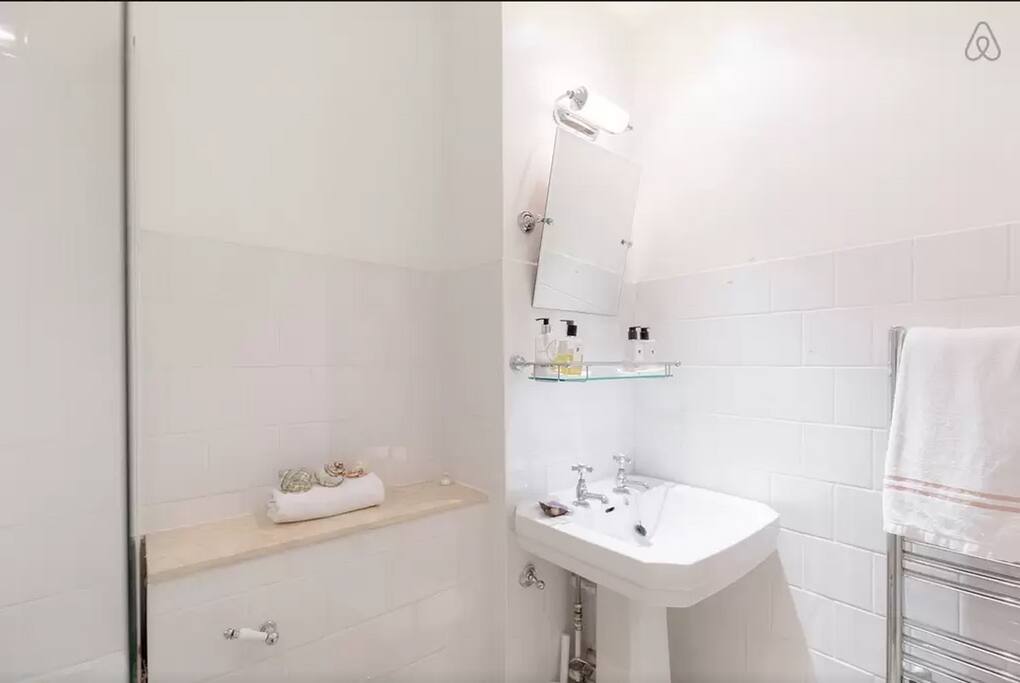 Large Double bed, Desk, Towels, Tea, Coffee