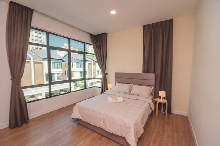 ¡Segundo dormitorio adjunto con baño  y ducha con calentador!