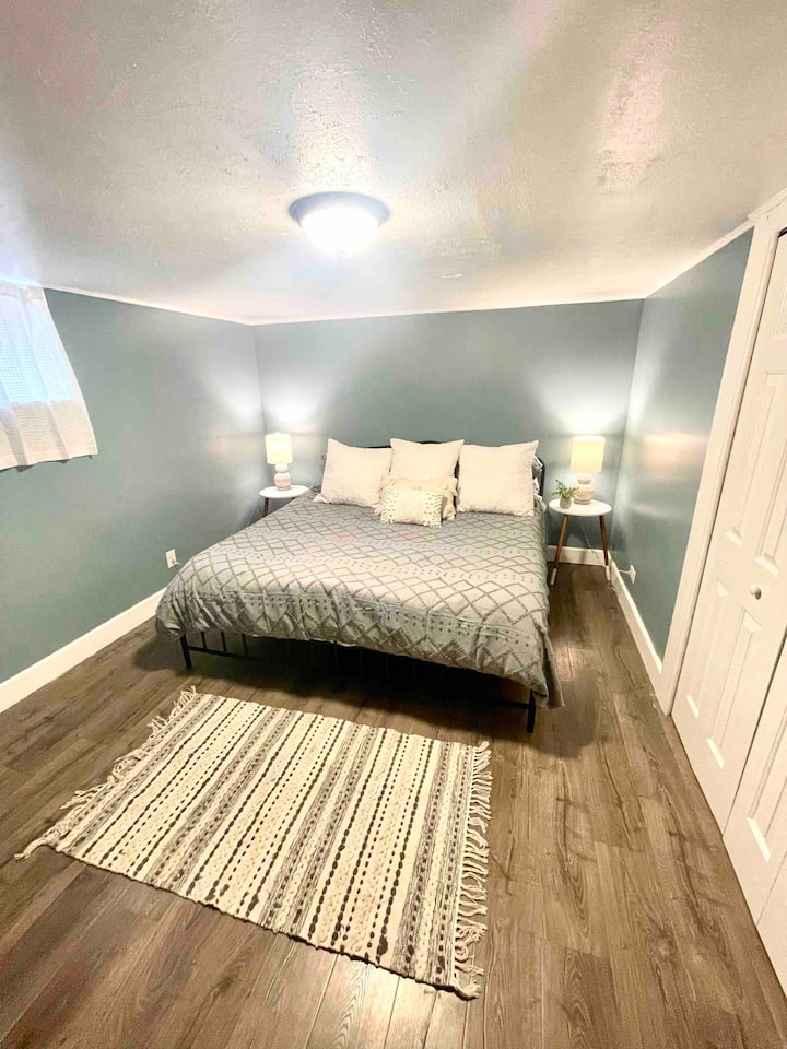 Spacious master bedroom-this picture doesn't do it justice