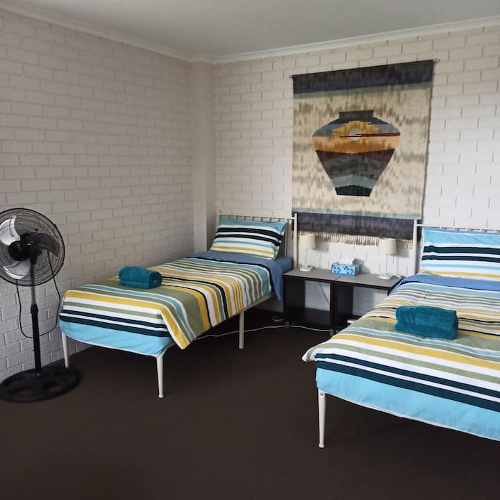 寝室# 3 （階下にシングルベッド2台）