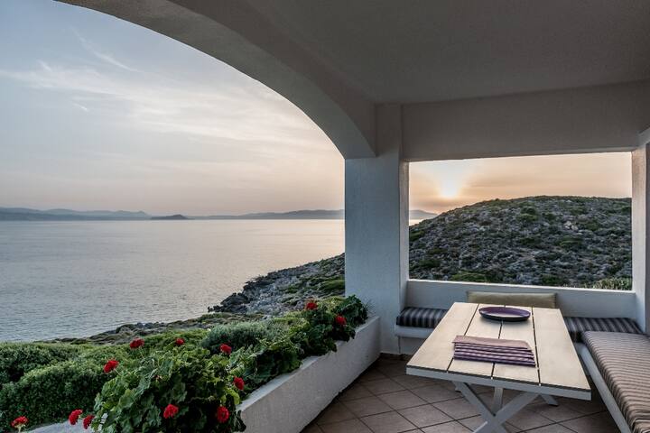 Sea front,amazing view, Alianthos Villa gallery image 5