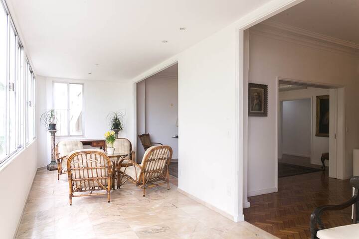 Duplex 7BR : quadra da praia de Copacabana-Posto 3 gallery image 4