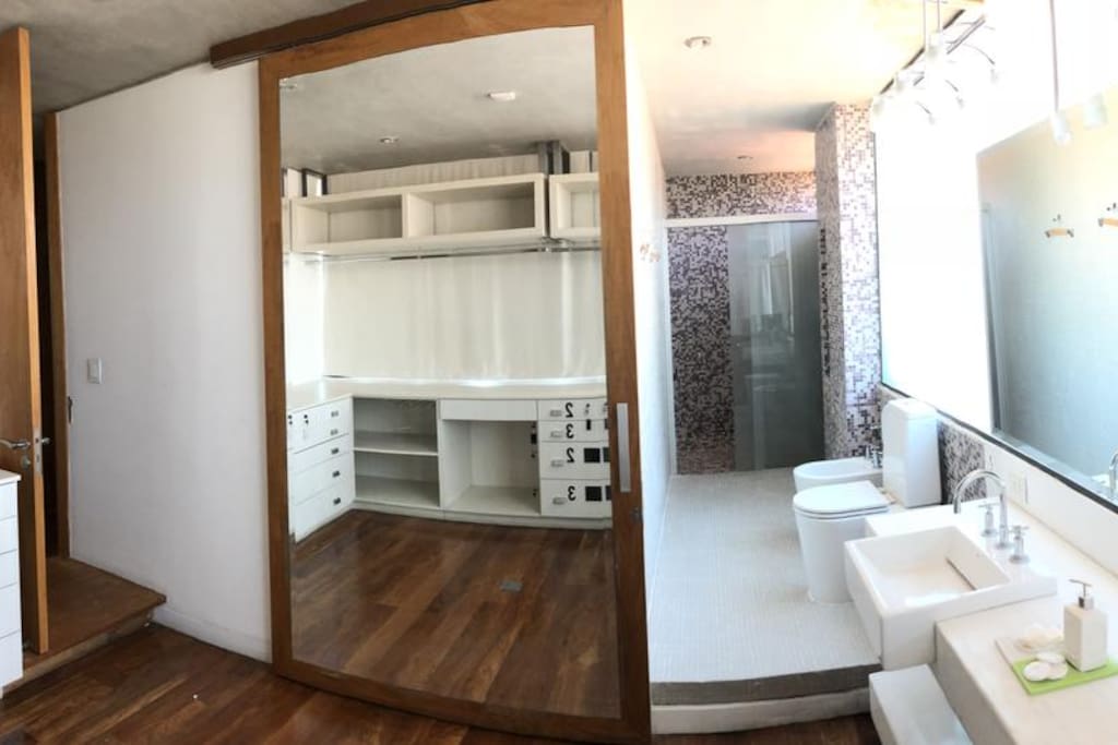 BAÑO COMPARTIDO