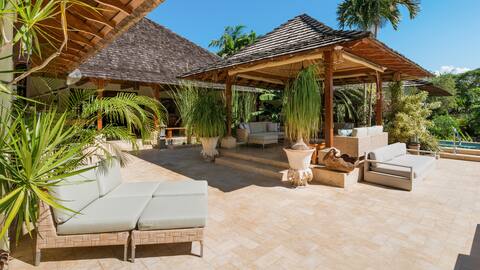 Amanoka on Discovery Bay