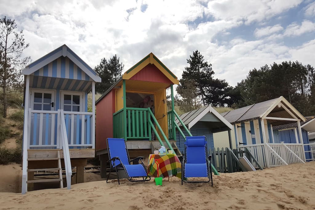 Beach hut #84: red, yellow, and green