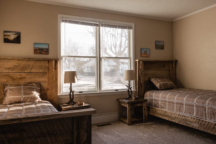 2 Twin Beds, Fireplace, and Full Bath are located in the Coyote Twin Suite. Newly added comfy mattress pads and hotel quality sheets!

A second queen sized bed is available in the office for an additional nightly fee.  Ask for details if interested.