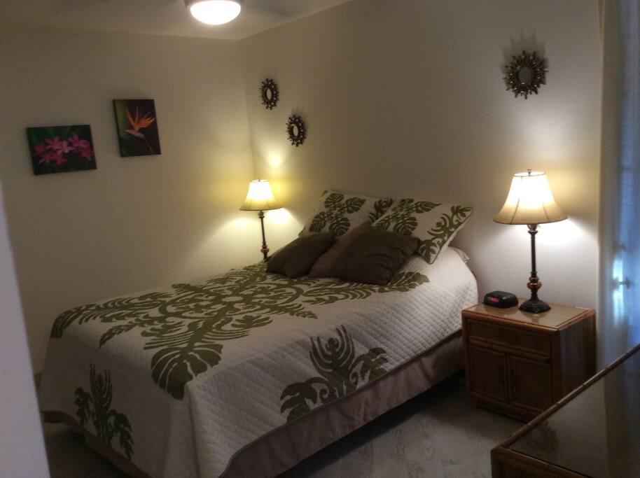 queen bed in bedroom
