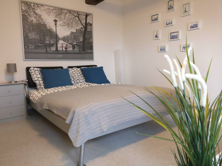 Schlafzimmer 1