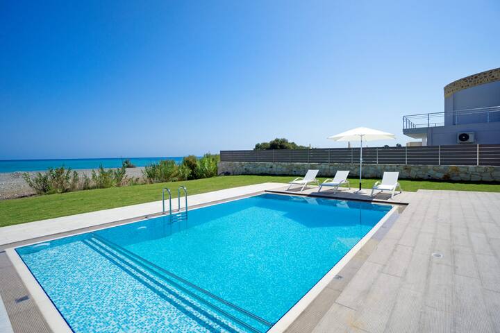 Beach Villa I, 4 BD, 3 BA, private pool, seafront gallery image 3