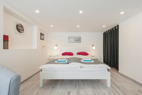 Eleanor Apartment