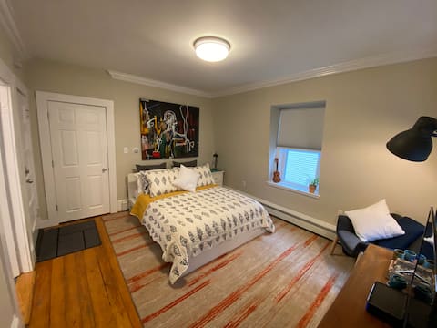Cozy studio apartment in Jamaica plain!
