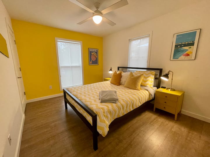 Yellow Room - Downstairs - Bedroom 2

Queen Bed, Two Windows, Private Closet with Hangers, Ceiling Fan, Samsung Washer & Dryer.