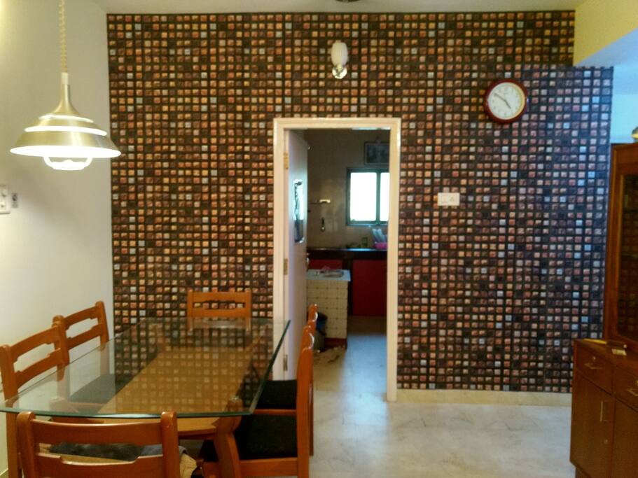 Living Room: Dining Area