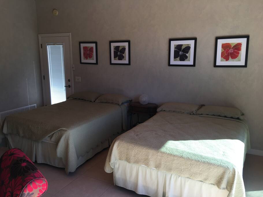 Two full beds can be pushed together